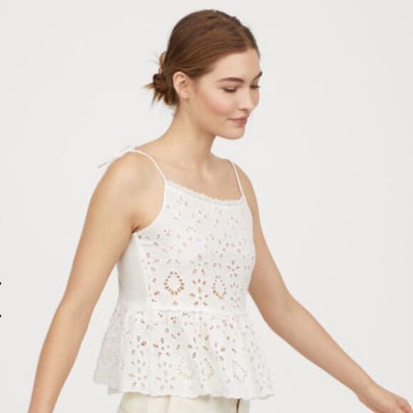 ✨ H&M
Embroidered Peplum Top✨  - Picture 2 of 6
